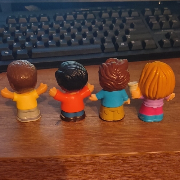 4 Set Fisher Price Little People
Little People Suprise & Sounds Home Collection - Picture 10 of 10